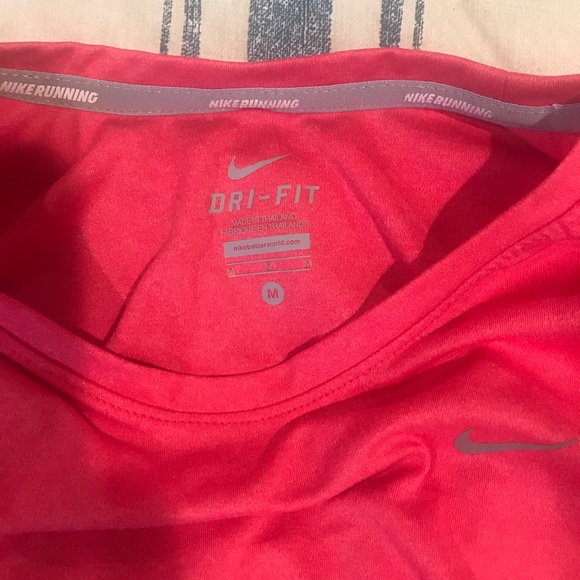 Women’s Nike Top - Picture 2 of 2